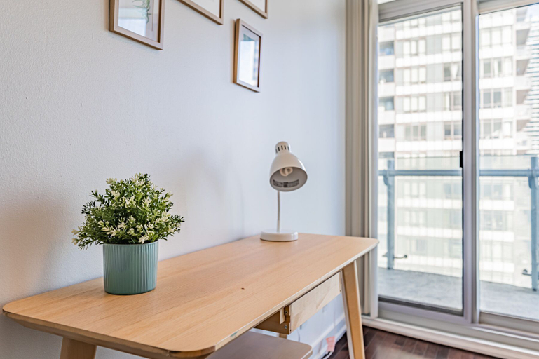 Others 5, The Bay Suites - Entertainment Dist, Toronto