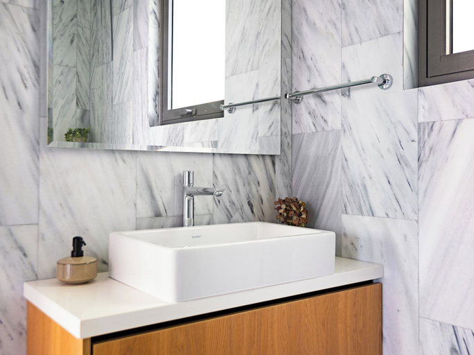 Bathroom 4, Sanders Olive Shared Pool Apartments