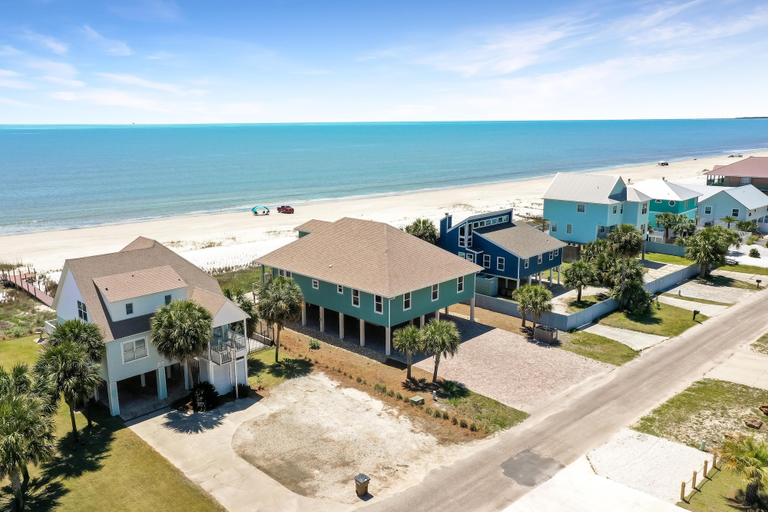 Exterior & Views 2, Farr Away Living, Gulf