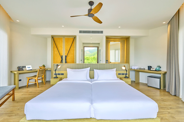 Bedroom 5, Beyond Skywalk Nangshi, Takua Thung