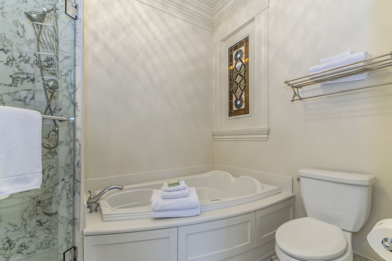 Bathroom 3, Ryan Mansion, Division No. 1
