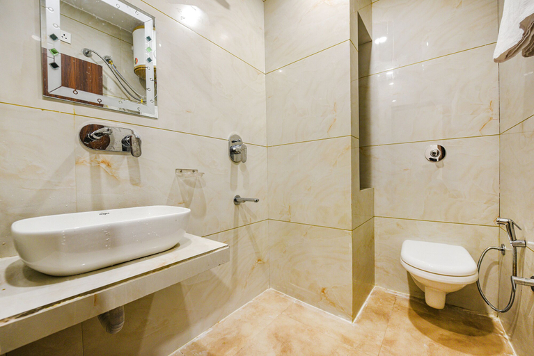 Bathroom 4, Fabhotel Solace Inn, Amritsar