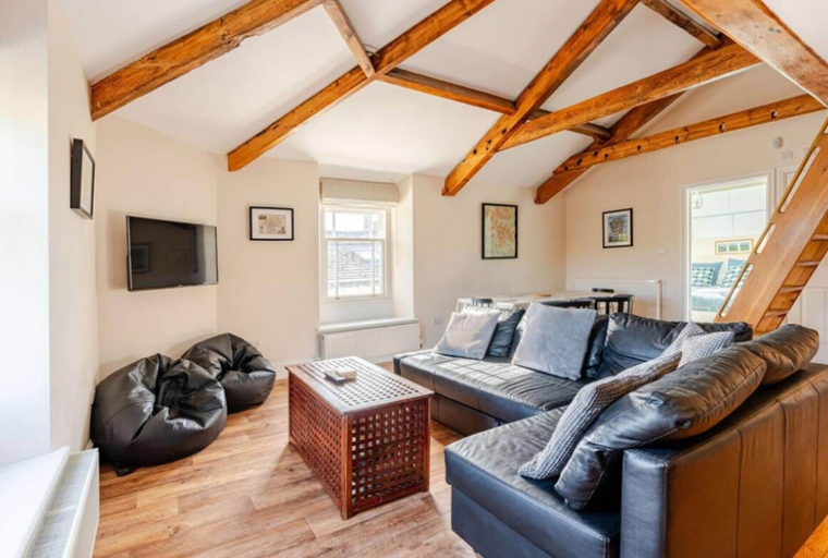 Living area 4, Sedbergh Penthouse - Kingbed - Tv - Wifi, Cumbria