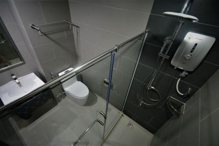Bathroom 14