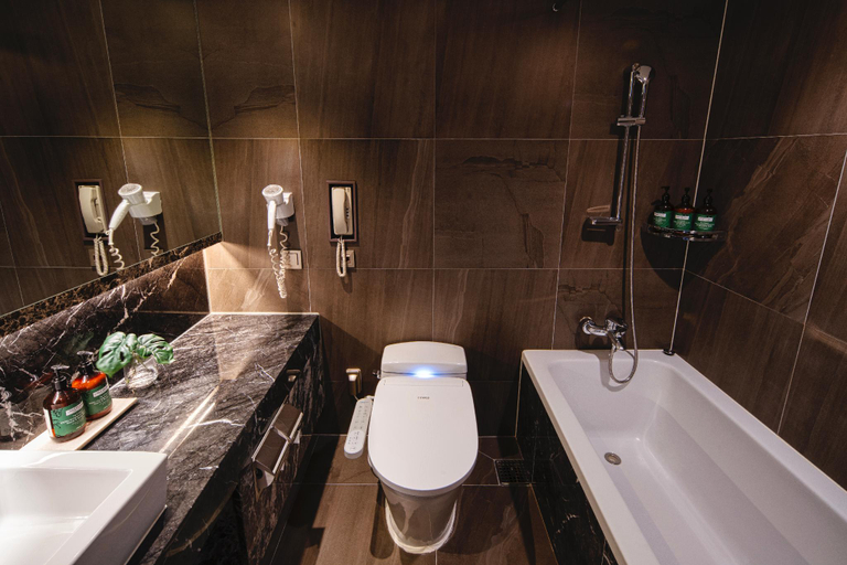 Bathroom 16