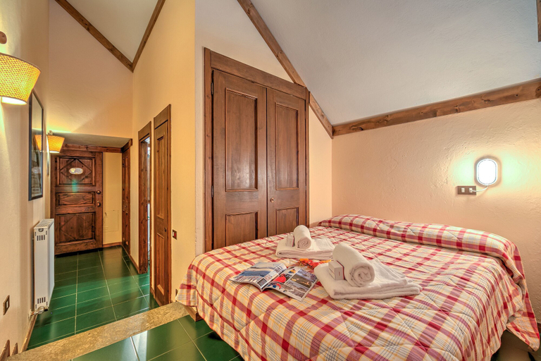 Room 2, Grange Hike Ski - 45D Sestriere, Torino