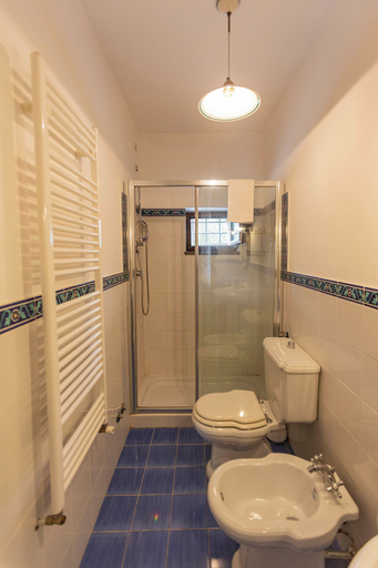 Bathroom 4, Pie' d'Ulivo, Salerno