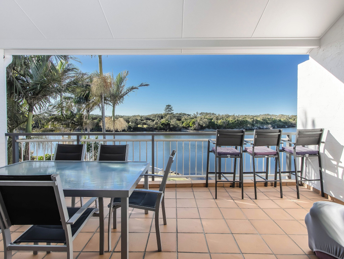 Food & Drinks, Waterfront at Sunrise Cove, Tweed Heads