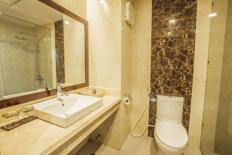 Bathroom 10
