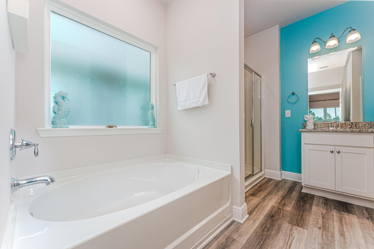 Bathroom 4, Shell Yeah, Gulf
