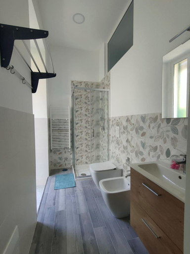 Others 5, B&B A casa di Freddie, Napoli