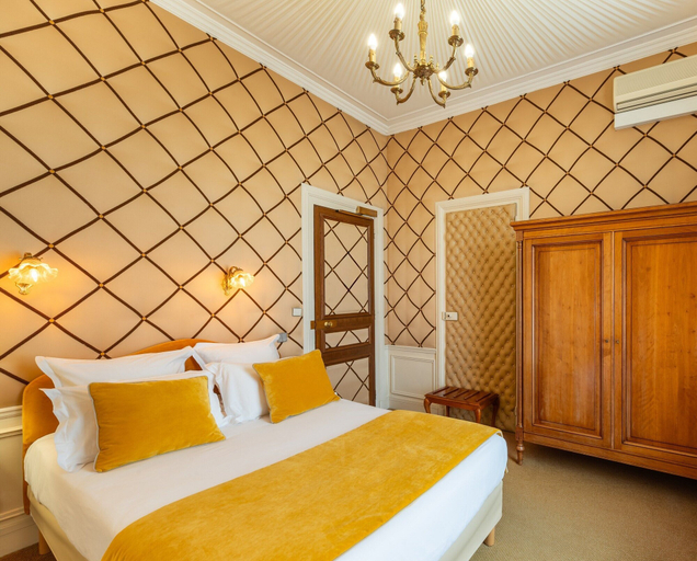 Bedroom 4, Grand Hotel des Templiers, Marne