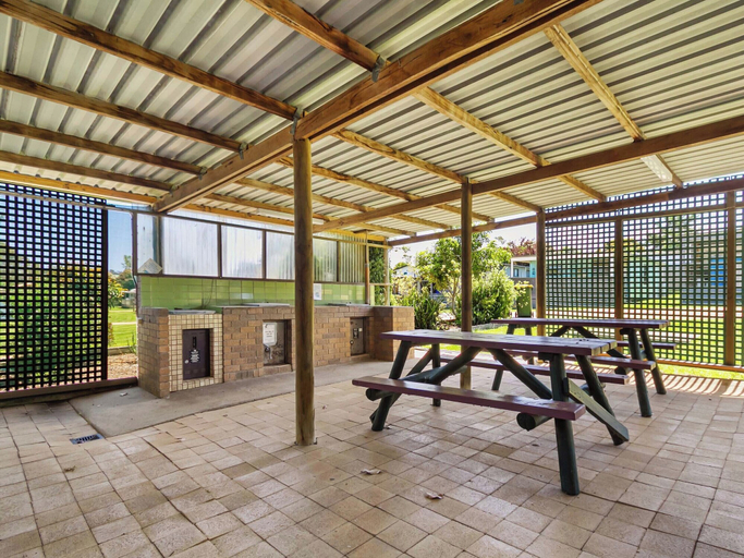 Others 5, Lakes Entrance Tourist Park, E. Gippsland - Bairnsdale