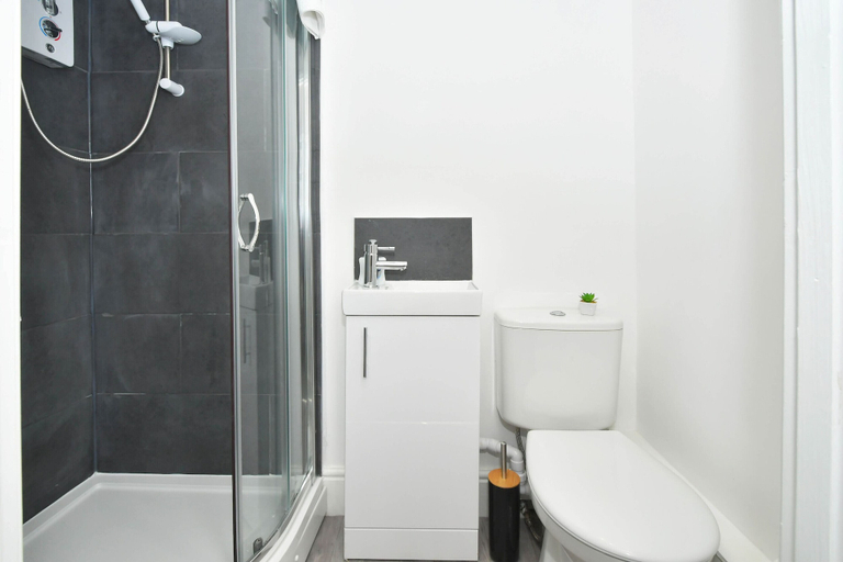 Bathroom 2, Townhouse @ Lawton Street Crewe, Cheshire East