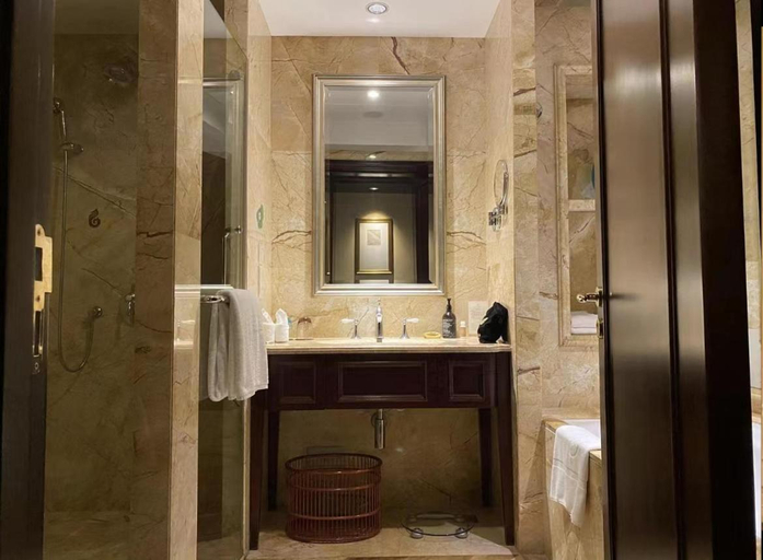 Bathroom 10