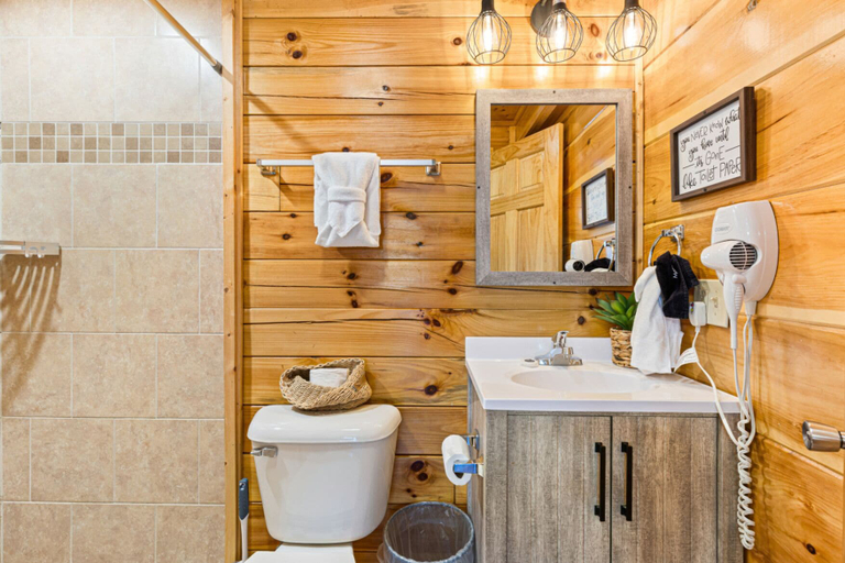 Bathroom 3, Family Oasis By Ghosal Luxury Lodging, Sevier