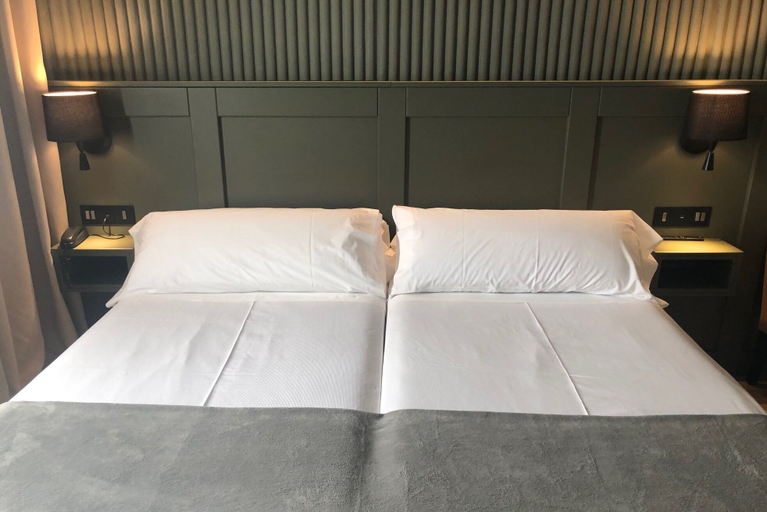 Bedroom 2, Nuria Hotel, Tarragona