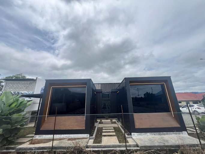 Exterior 9