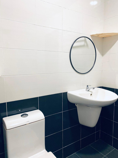 Bathroom 3, HeyBlueee@9-12pax /5minJetty /FreeNetflix /Games, Mersing