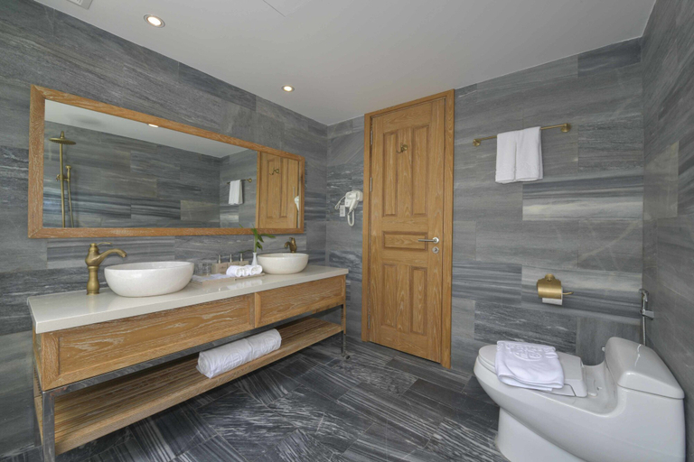 Bathroom 5, Cocoland River & Beach Resort, Tư Nghĩa