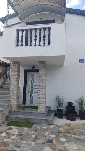 Others 3, Apartmani Nada, Pula