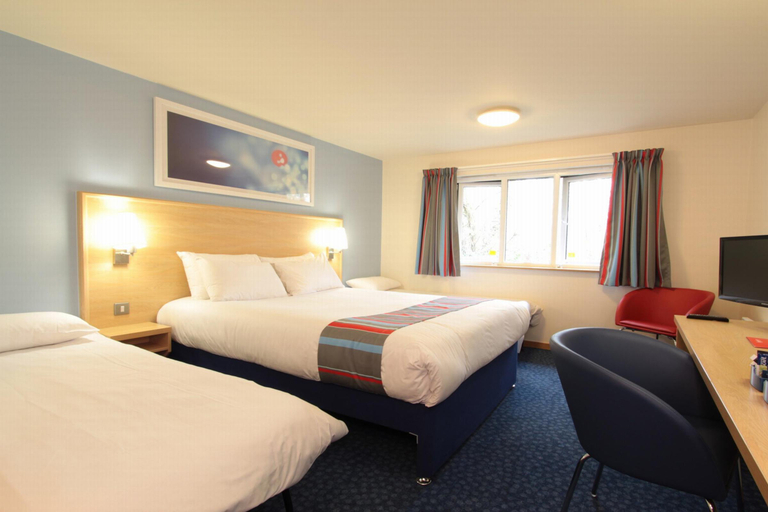 Bedroom 3, Travelodge Eastleigh Central, Hampshire