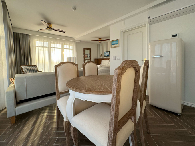 Dining Room 12