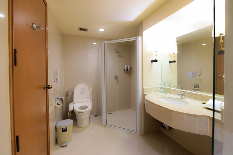 Bathroom 28