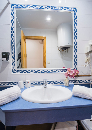 Bathroom 3, Apartamentos Alda Porta do Sol, Pontevedra
