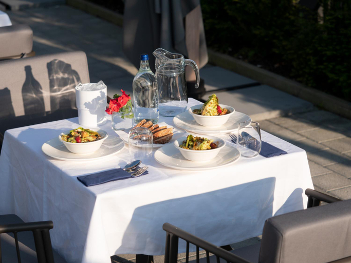 Food & Drinks 15