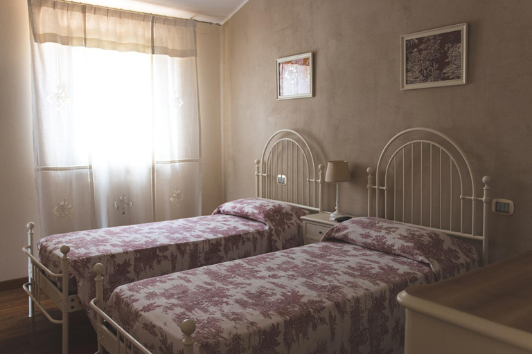 Others 4, Villa Mariposa, Macerata