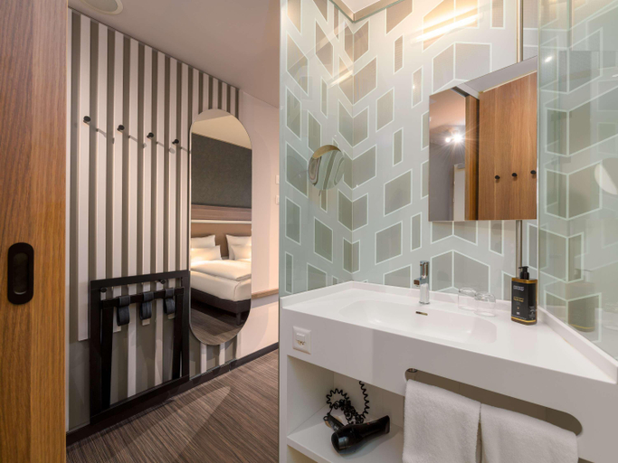 Bathroom 20