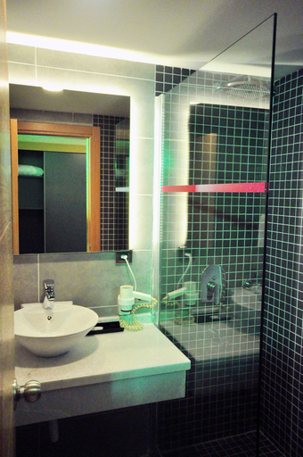Bathroom 5, Hotel Osaka Airport, Bakırköy