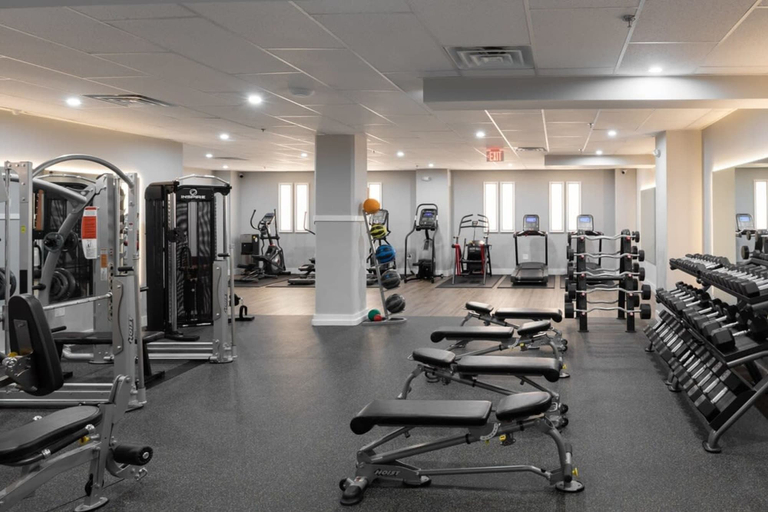 Room 4, Sosuite Corner 3BR Apt w Park View, W/d, Gym, Philadelphia