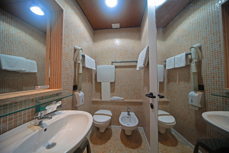 Bathroom 4, Smeraldo, Brescia