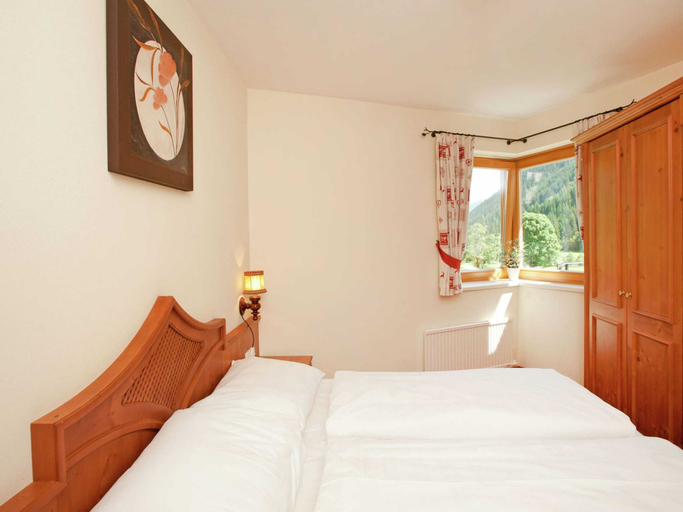 Bedroom 3, Chalet in Saalbach With Parking, Zell am See