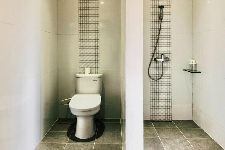 Bathroom 14