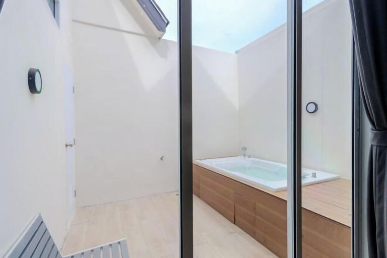 Bathroom 22