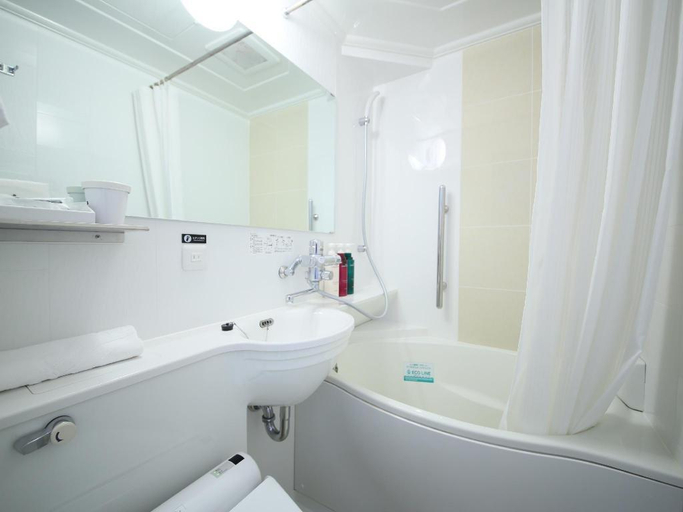 Bathroom 7