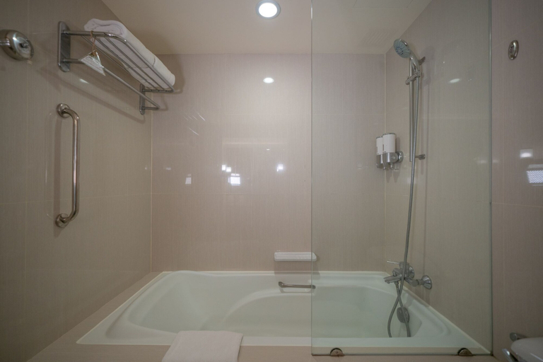 Bathroom 15