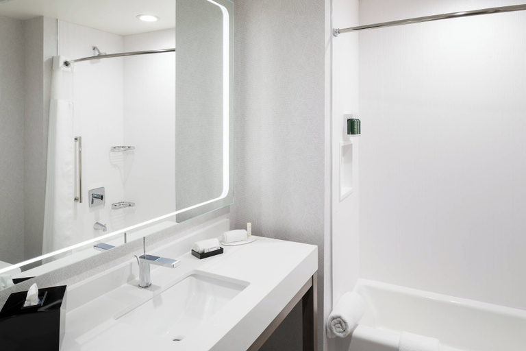 Bathroom 5, Courtyard by Marriott Houston Heights/I-10, Houston