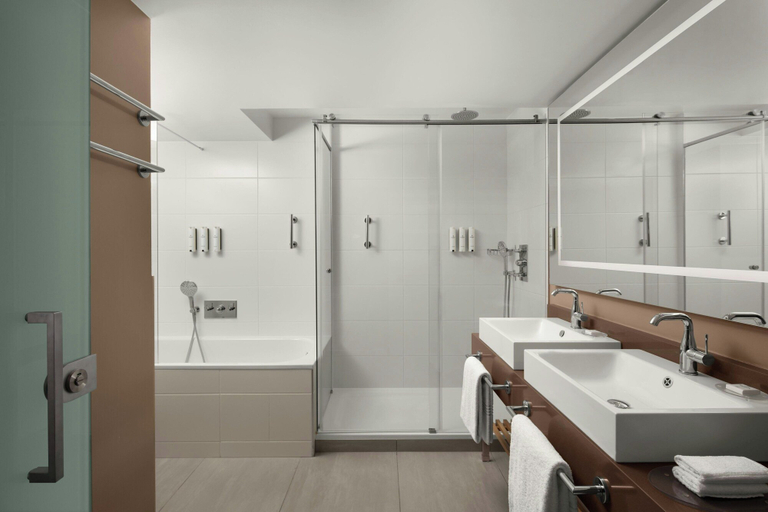 Bathroom 5, Courtyard by Marriott Paris Porte de Versailles, Hauts-de-Seine