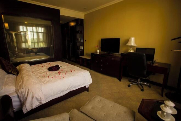 Bedroom 5, Golmud Hotel, Haixi Mongol and Tibetan