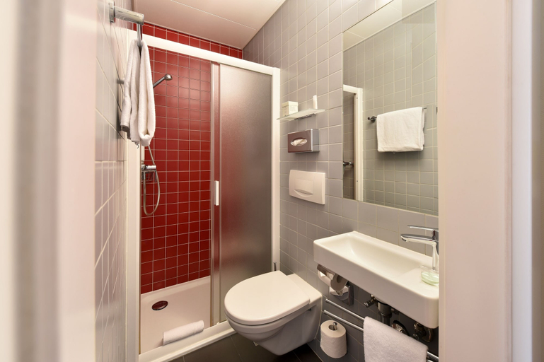 Bathroom 4, Hôtel International & Terminus, Genève