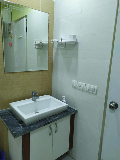 Bathroom 5, Premium Suites , Siddha Xanadu near Airport , CC2 Mall, North 24 Parganas
