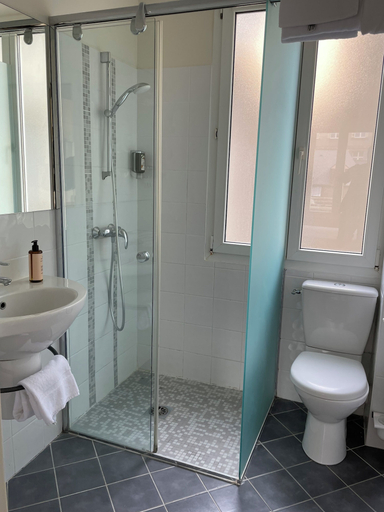 Bathroom 4, Hôtel Cartier, Ille-et-Vilaine