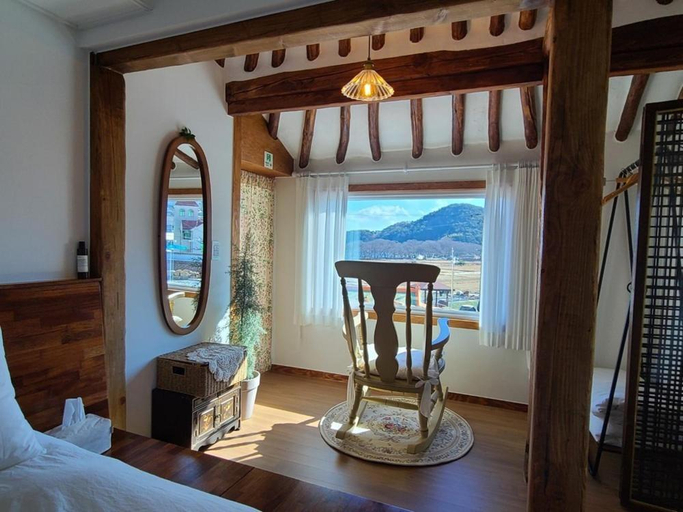 Bedroom 2, Namhae Choncangs, Namhae