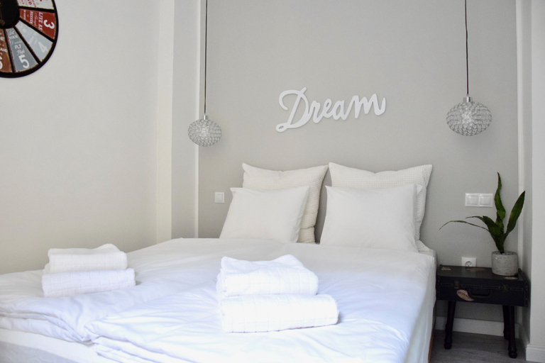 Others 2, Standard Apartment by Hi5 - Fejer Gyorgy St, Budapesti