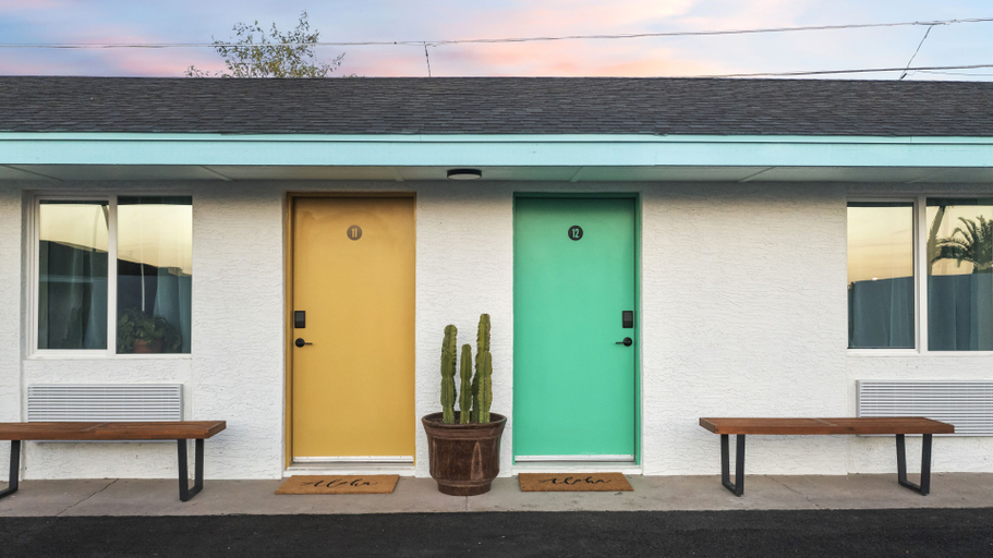 Exterior & Views