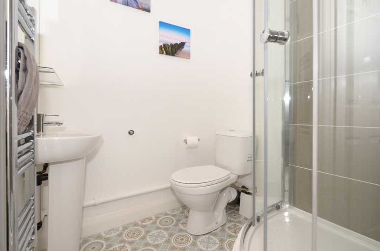 Bathroom 3, Townhouse Plus @ 301 West Street Crewe, Cheshire East